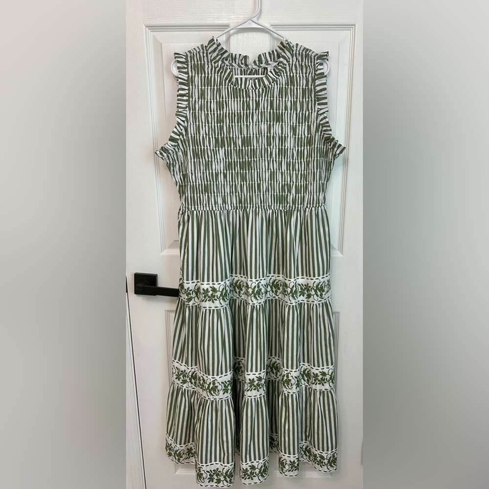 Crown & Ivy 100% cotton dress green white striped pattern Size 16 Elastic Top